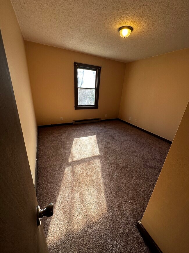 Building Photo - 113 Meadowgreen