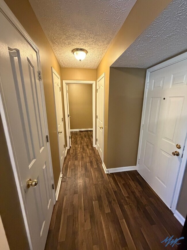 Building Photo - 1415 Owasa Trail