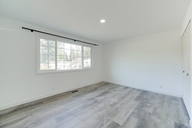 Building Photo - 12225 105th Ave NE