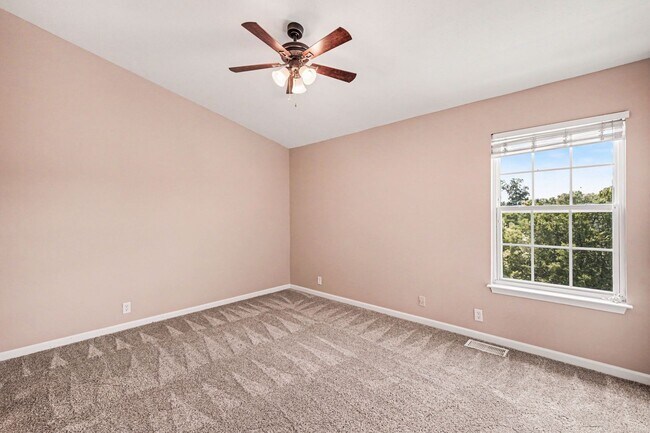 Building Photo - Charming Townhome near Percy Priest