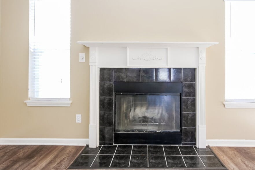 Building Photo - 1947 Mare Ave