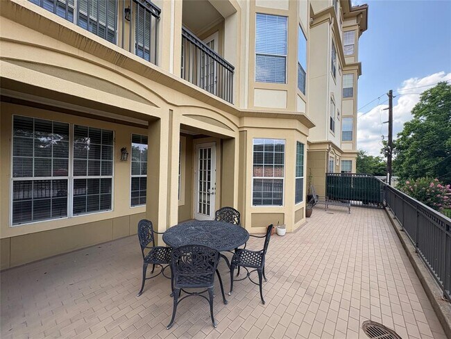 Building Photo - 7575 Kirby Dr