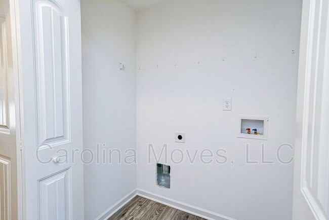 Building Photo - 352 Greymark Ln
