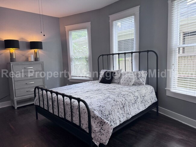 Building Photo - Live in the Heart of One of Dallas’ Most I...