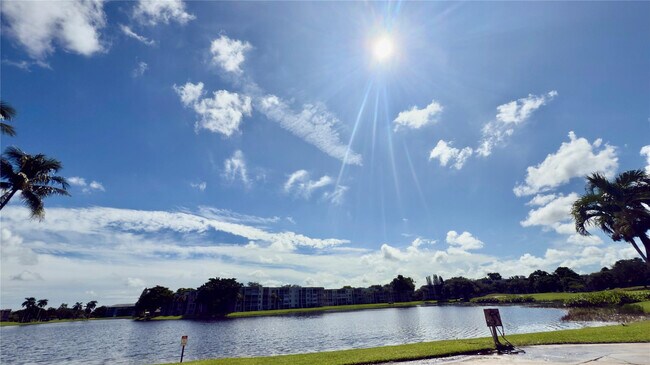 Building Photo - 9340 Lagoon Pl