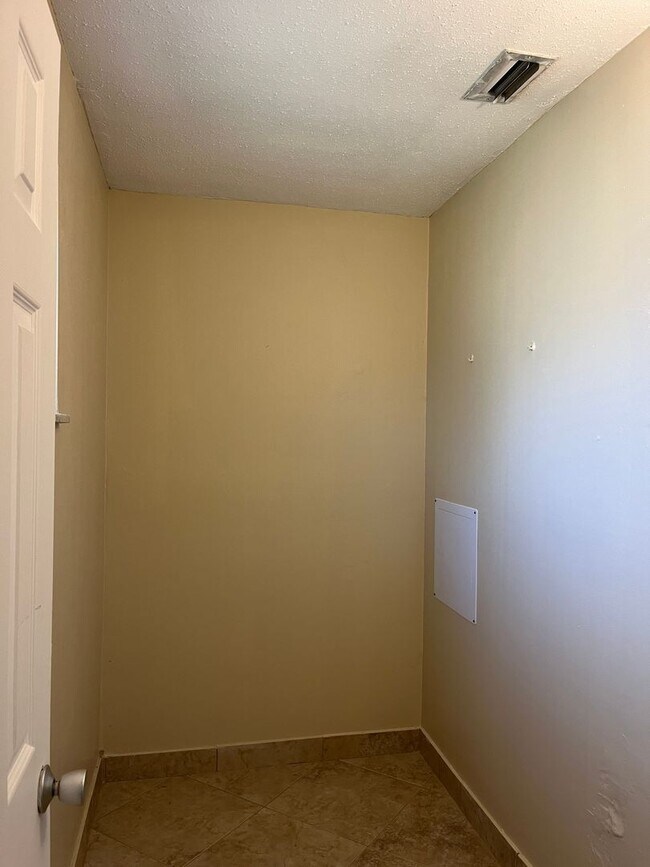 Building Photo - 900 US-1
