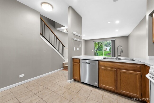 Building Photo - 2813 Odlum Dr