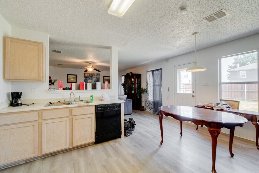 Building Photo - 4260 Meadowknoll Dr
