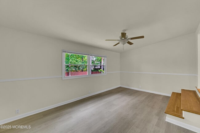 Building Photo - 895 Raleigh Dr