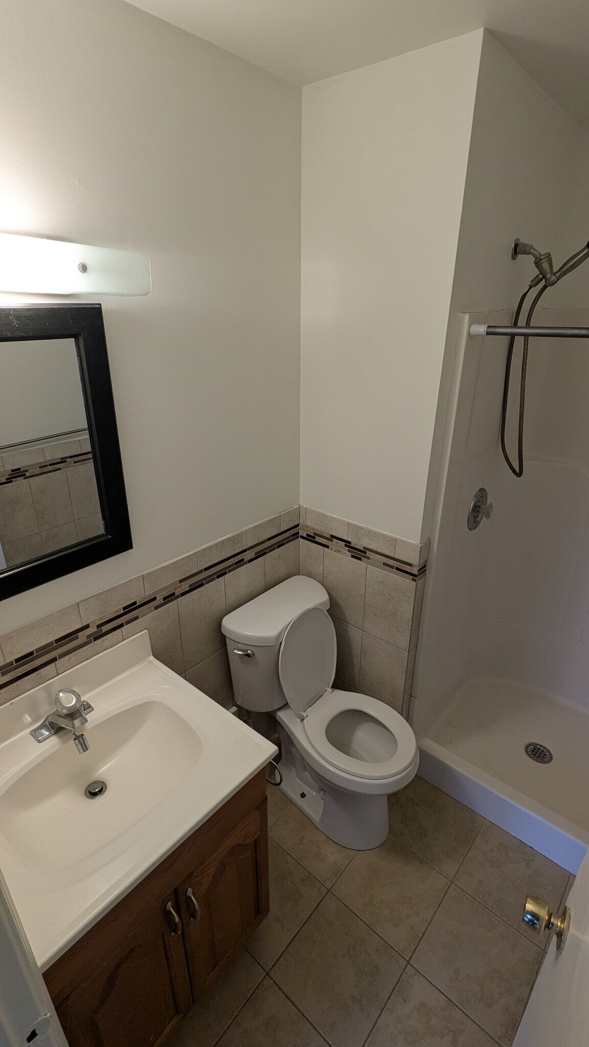 Building Photo - 1718 Redwood Ct