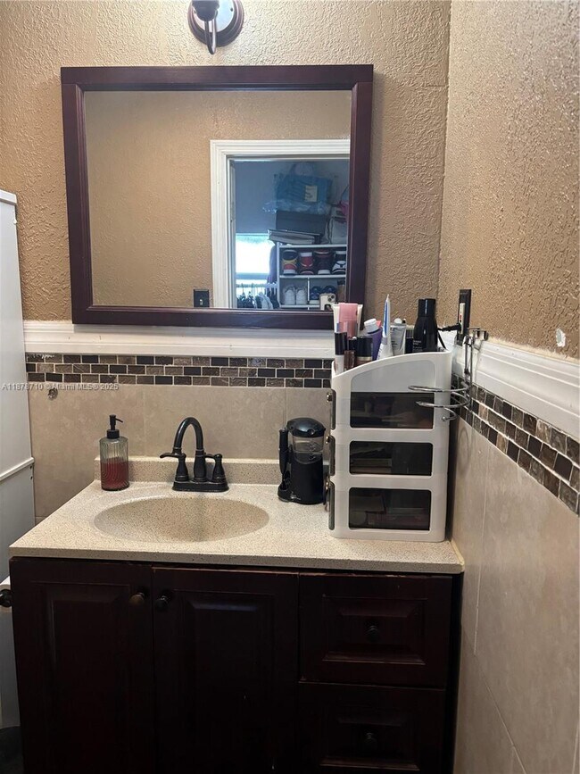 Building Photo - 6329 Fletcher St