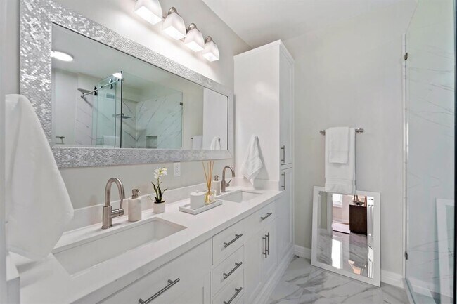 Building Photo - 651 Bering Dr