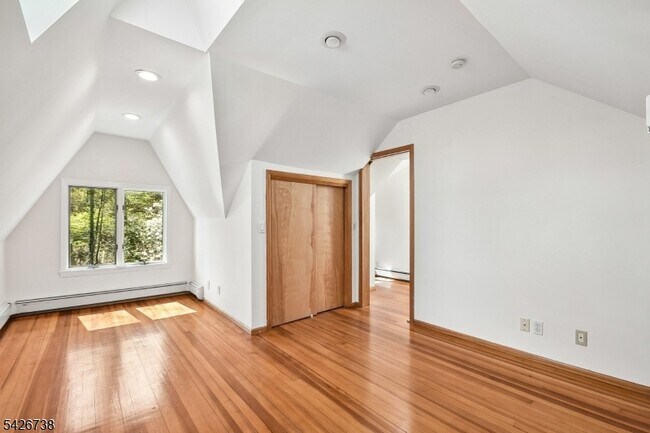 Building Photo - 296 Glen Ave