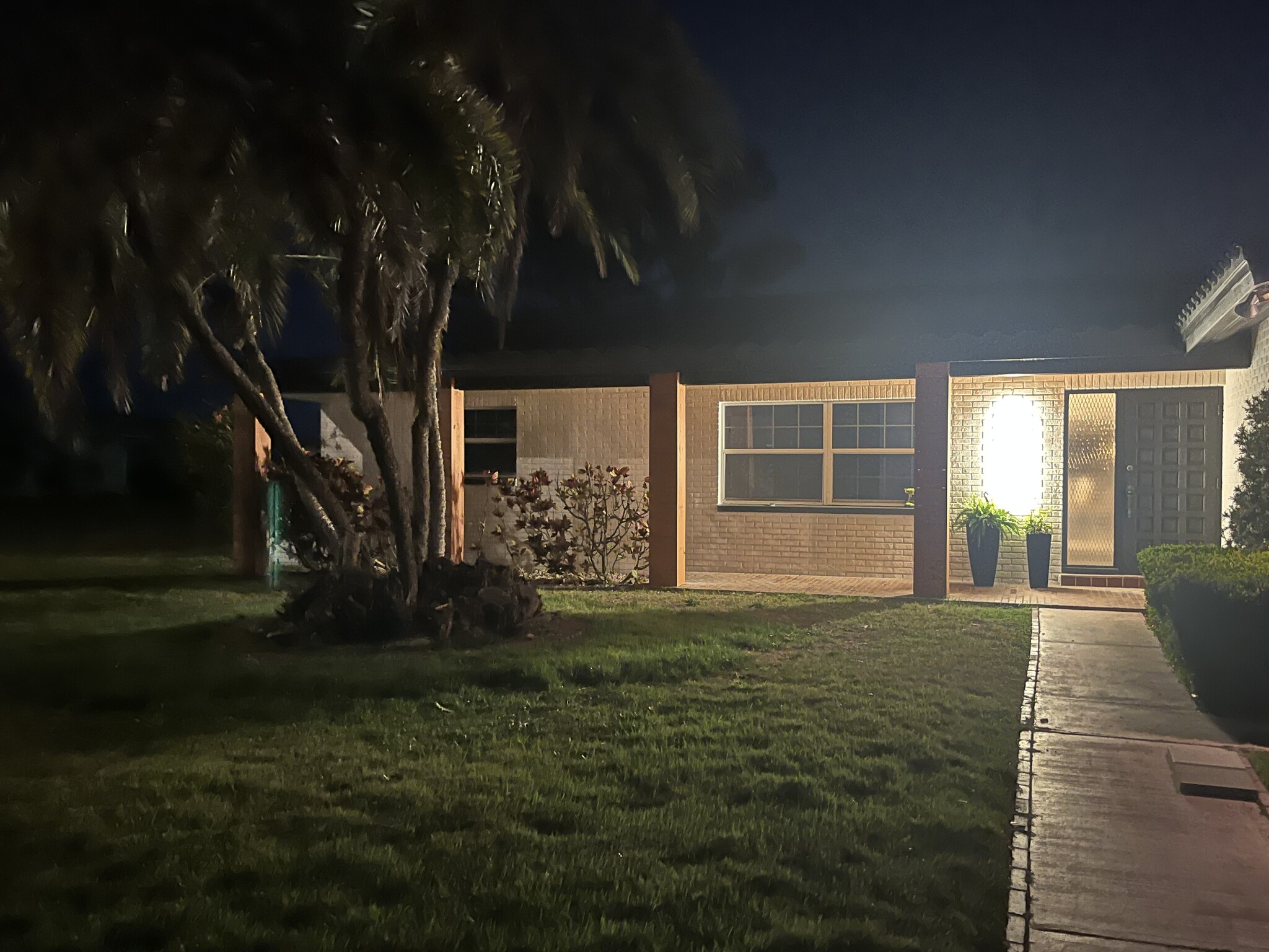 Building Photo - 400 Capri Blvd