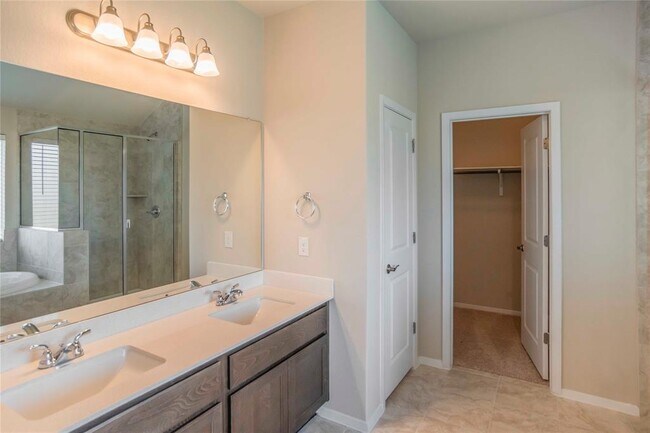 Building Photo - 204 Rollingwood Dr