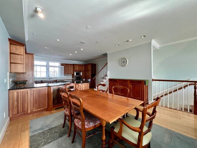 Building Photo - 4 Island Ave