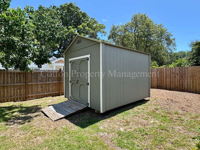 Building Photo - 301 Toulon St