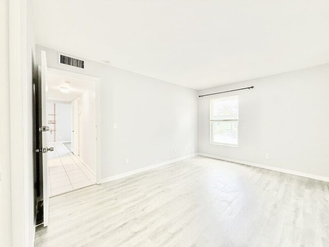 Building Photo - 1799 N Highland Ave