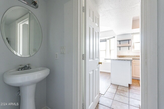 Building Photo - 820 W University Dr