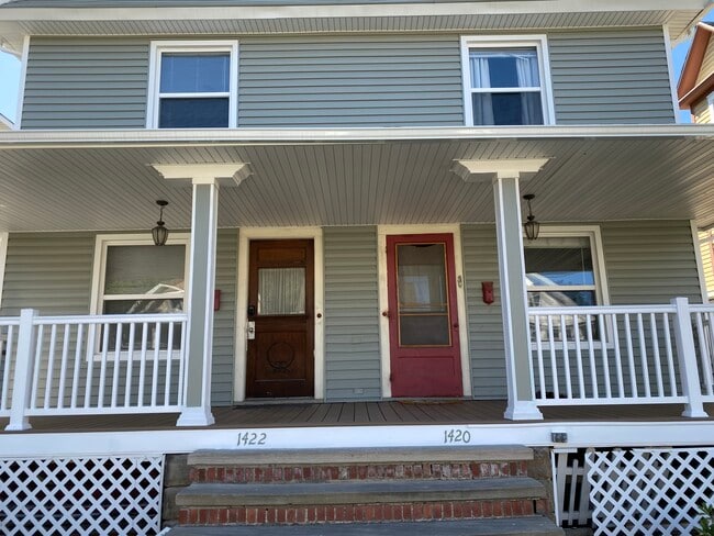 1420 Rosewood (Right) - 1422 Rosewood Ave