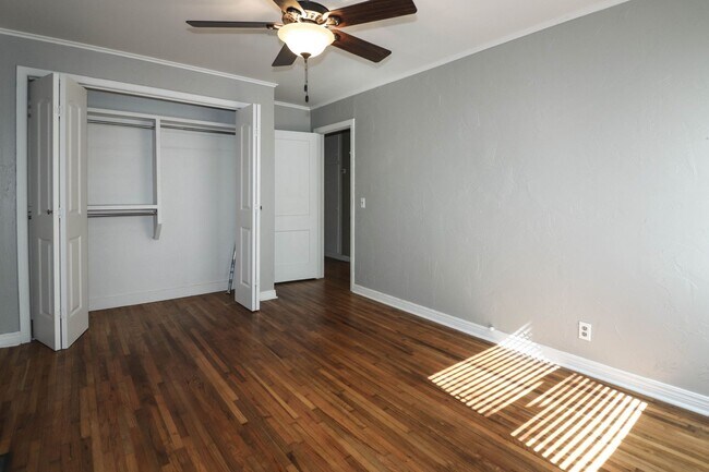 Building Photo - Cozy Bungalow in Brookside area, close to shopping for grocery, coffee shops, restaurants and muc...