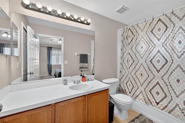 Building Photo - 11812 Lynmoor Dr