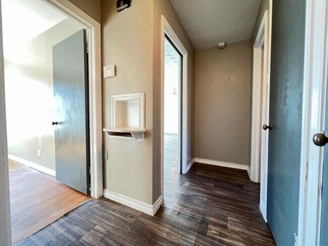 Building Photo - 10263 Casa View Dr