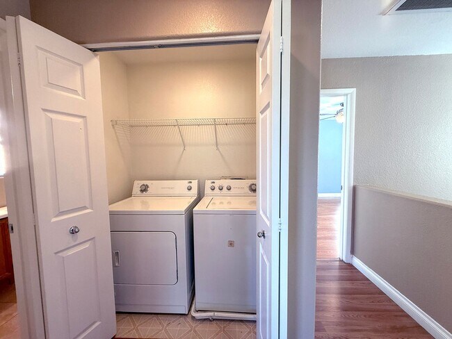 Building Photo - Great 3 bedroom home with open downstairs ...