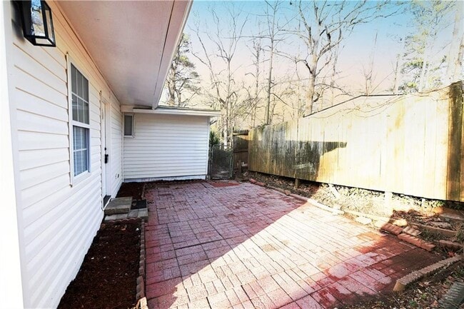 Building Photo - 88 Lucia Dr SE