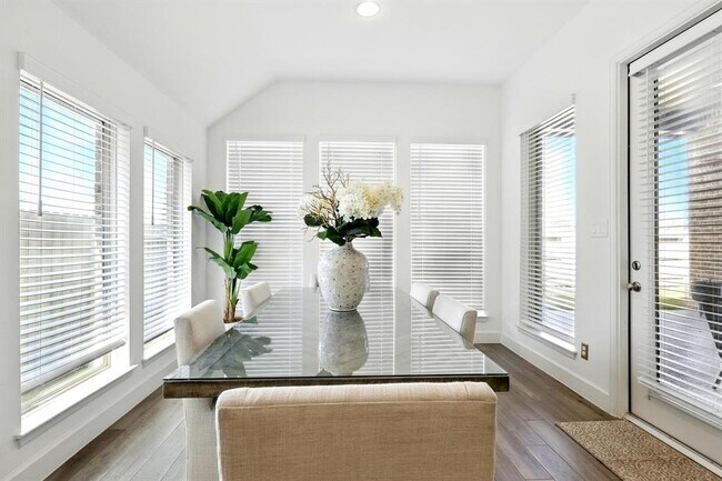 Building Photo - 5014 Mulberry Shrubs Ln