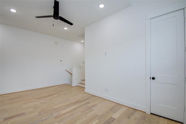 Building Photo - 3206 Live Oak St