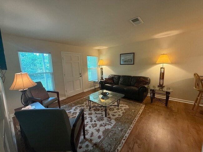 Building Photo - 3/2 in Fernwood Manor-FULLY FURNISHED