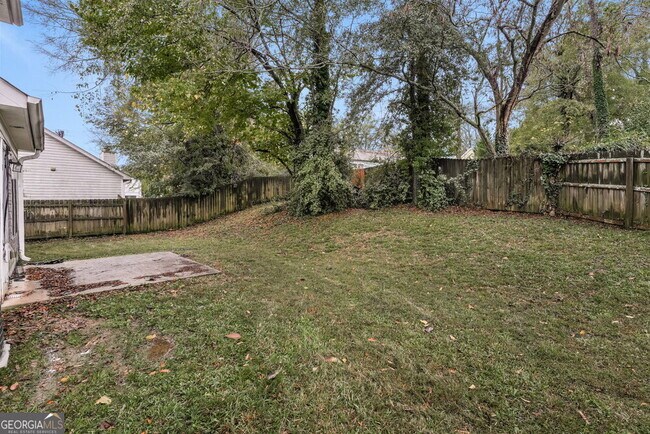Building Photo - 1905 Elm Park Dr