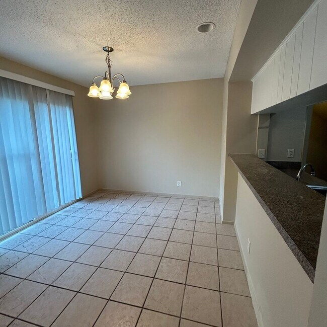 Building Photo - 7206 Creekside Dr