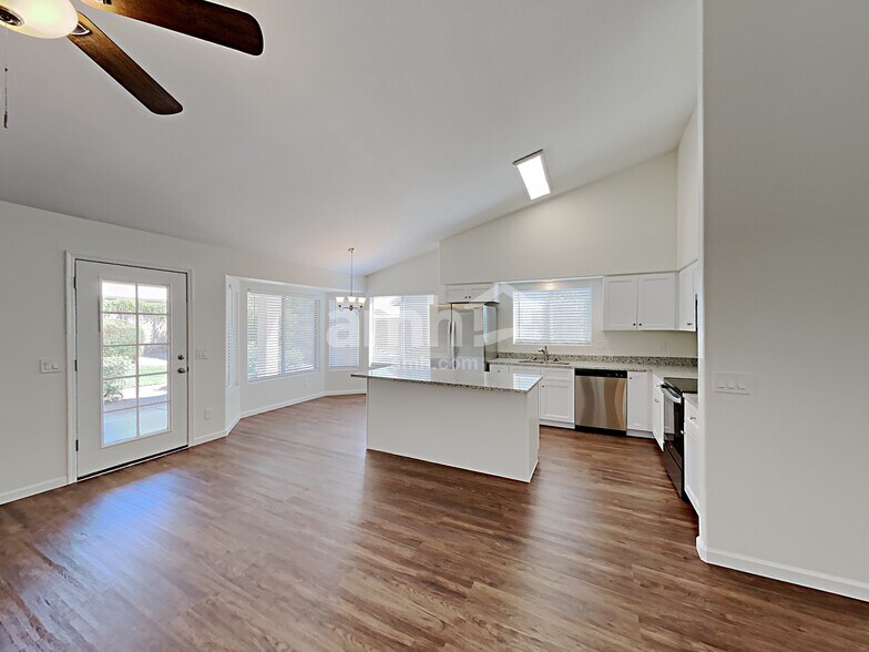 Building Photo - 4224 E Cathedral Rock Dr