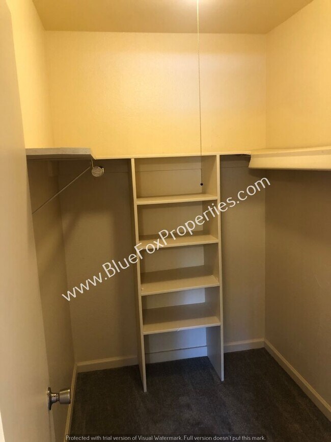 Building Photo - 3357 N Country Club Rd