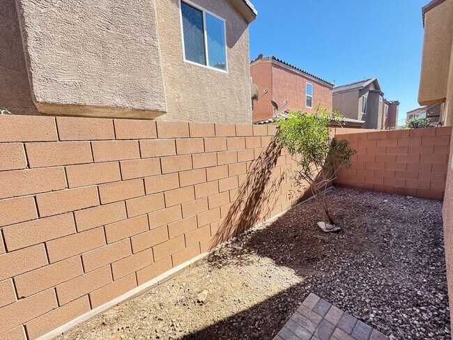 Building Photo - 6208 Yankee Spring St