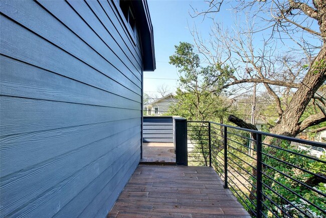 Building Photo - 4412 Caswell Ave
