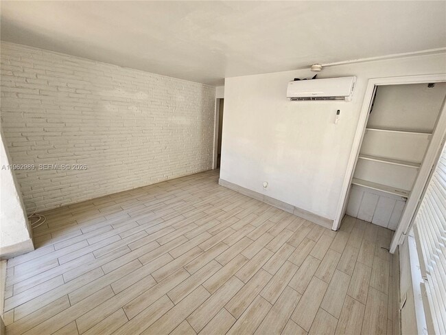 Building Photo - 26 SE 13th Terrace