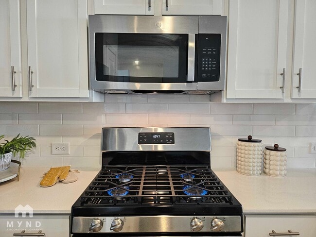 Building Photo - 2749 Mistwood Dr