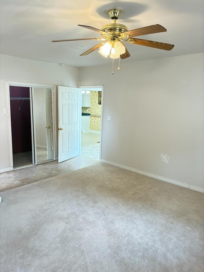 Building Photo - 3704 Shadow Ridge Rd N