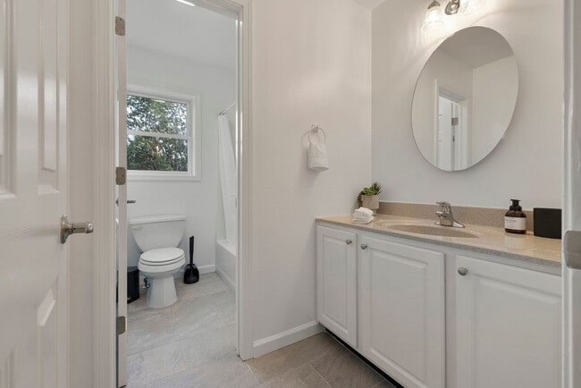 Building Photo - 163 Silver Lake Rd