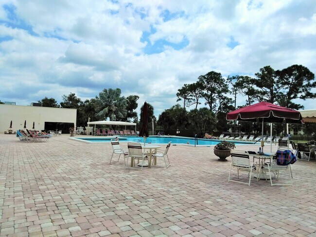 Building Photo - 4723 Lucerne Lakes Blvd