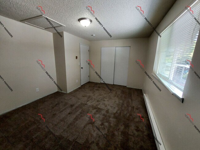 Building Photo - R115