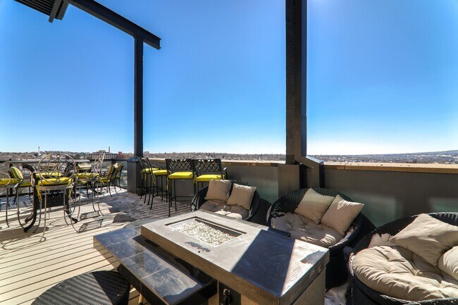 Building Photo - Fully Furnished Penthouse in Citywalk Downtown.  Short term okay