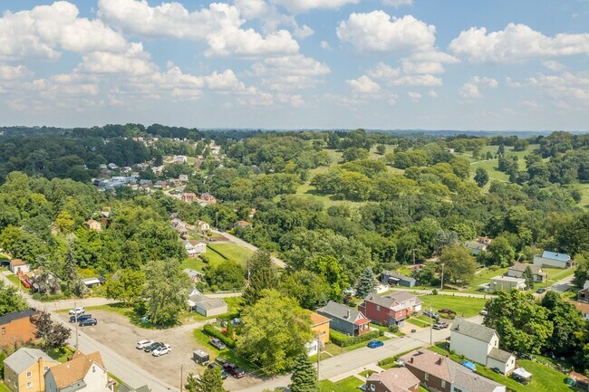 Building Photo - READY FOR MOVE IN!! Don't miss this UPDATED 3-bedroom in Braddock Hills!