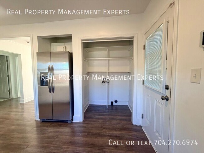 Building Photo - 903 Michigan St