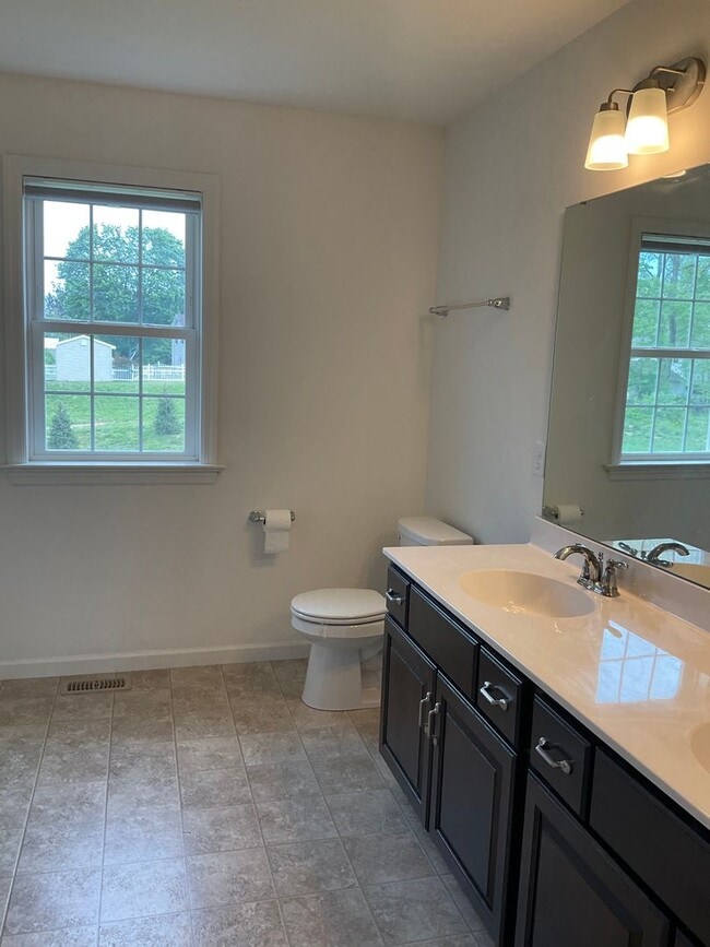 Building Photo - 301 Reserve Ln