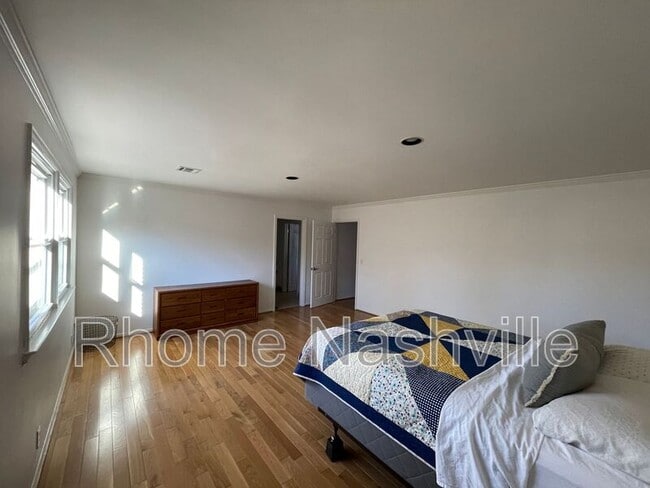 Building Photo - 401 Bowling Ave