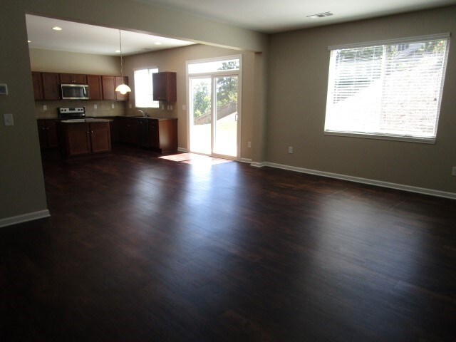 Building Photo - 804 Commerce Trl